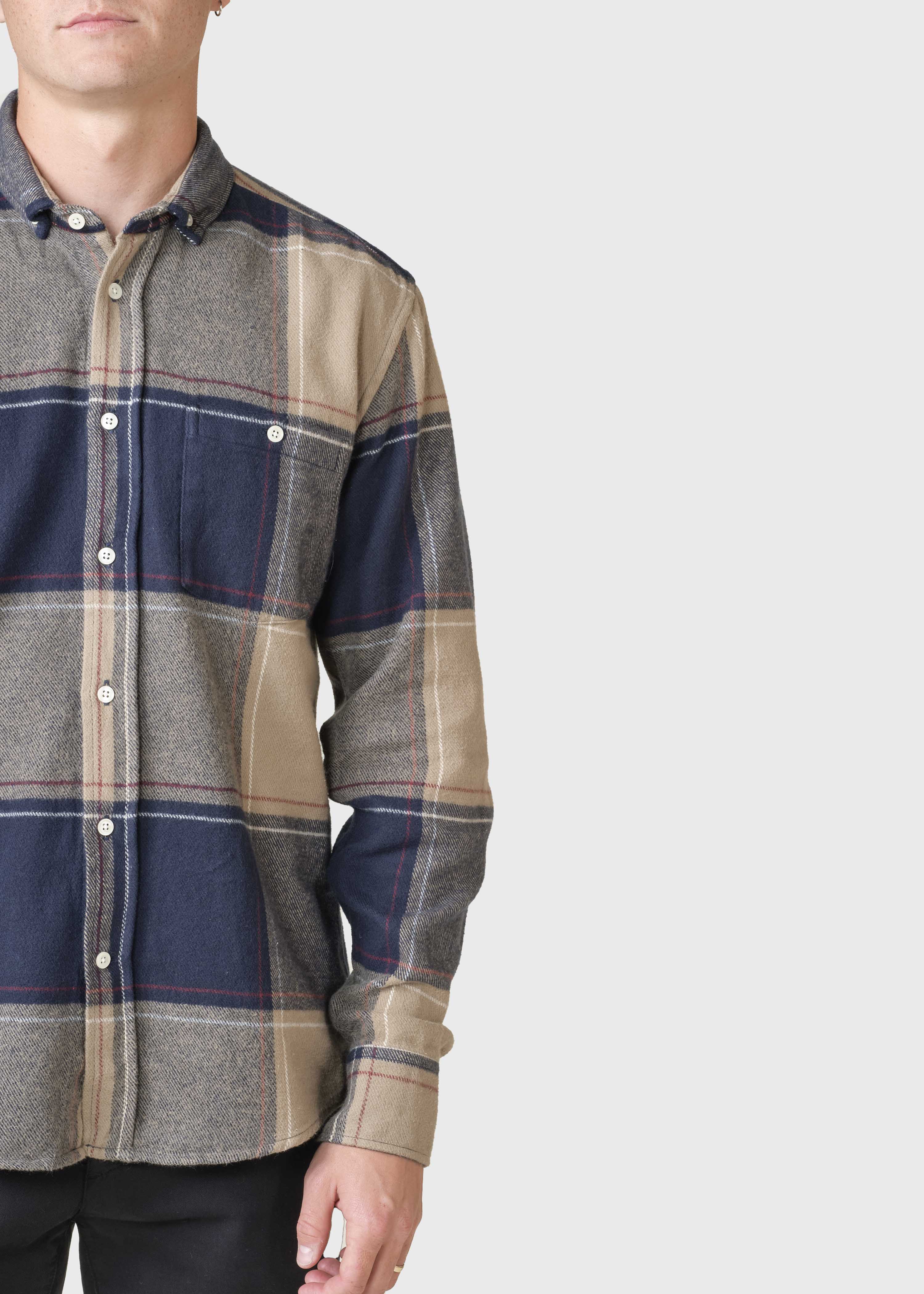 Klitmøller Collective // Claus Shirt // Sand/navy/red
