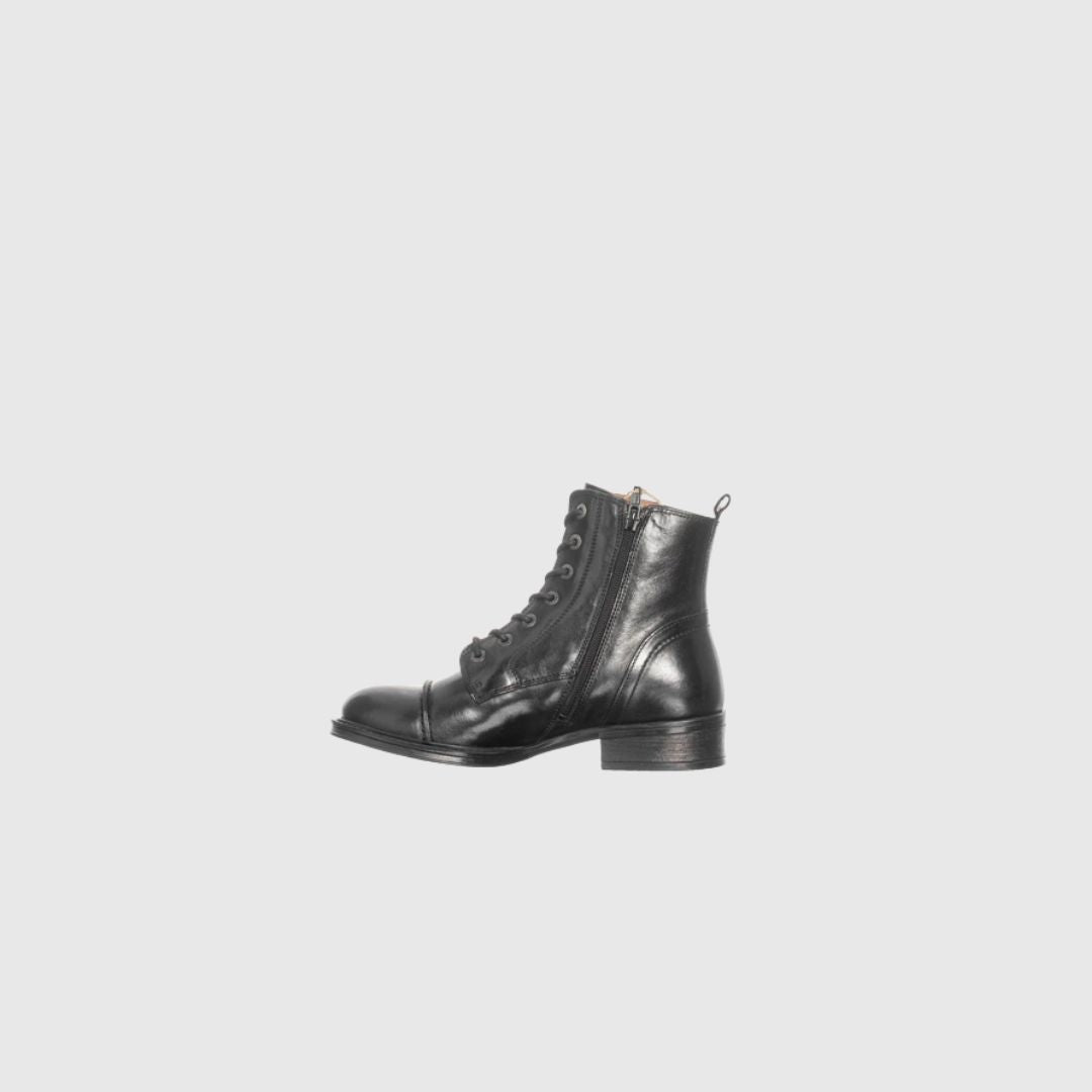 Ten Points // Pandora Laced Boots - black