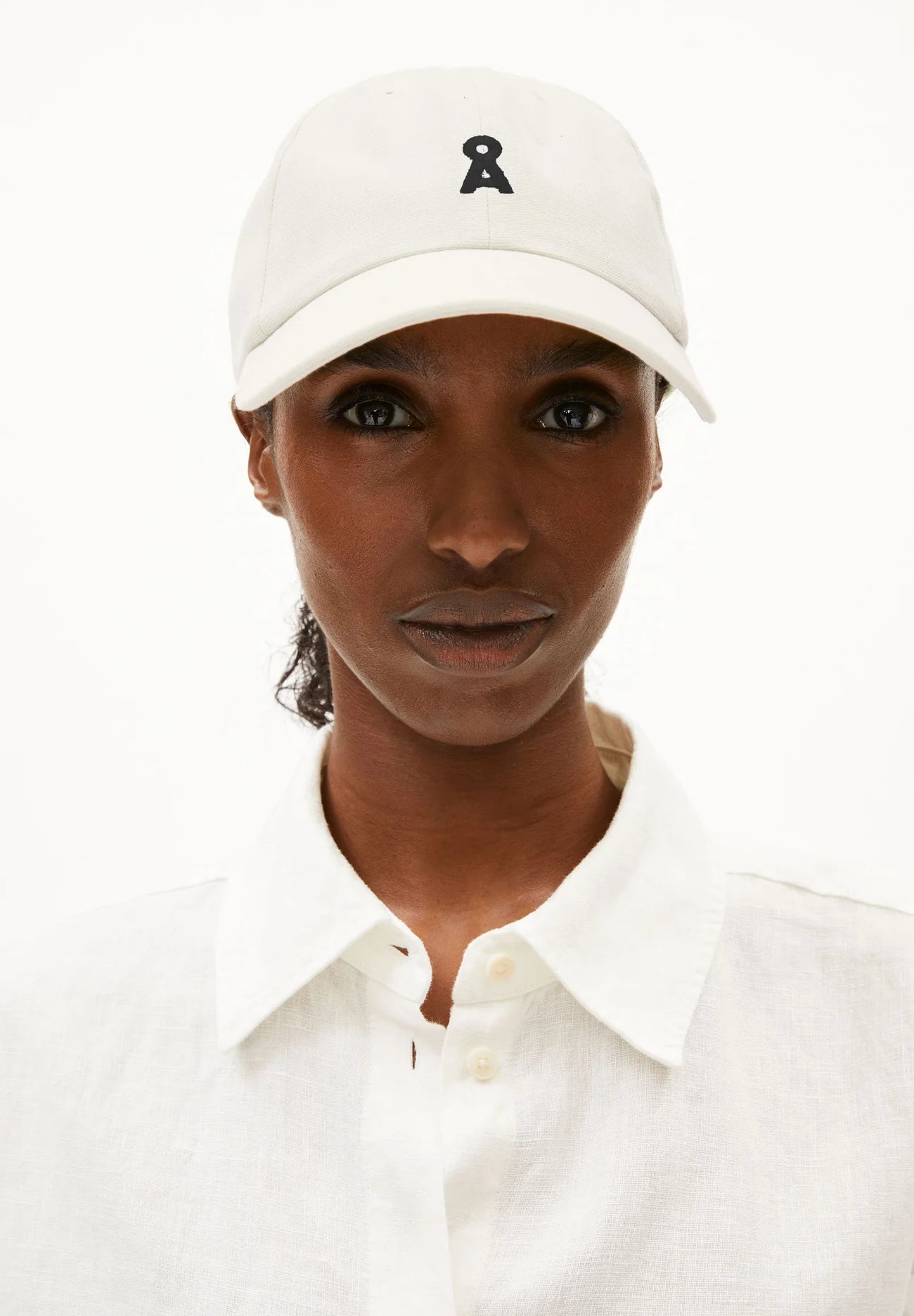 ARMEDANGELS // YENAAS BOLD CAP - Oatmilk-black