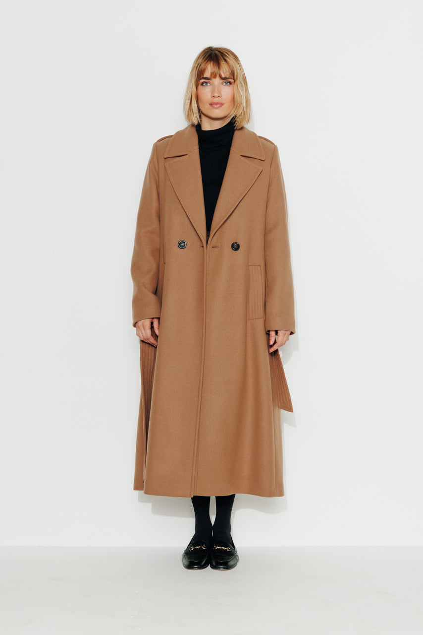 Trench & Coat // Precieux // Camel